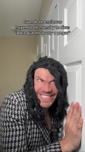 Abre la puerta te ves tan extraña mamá