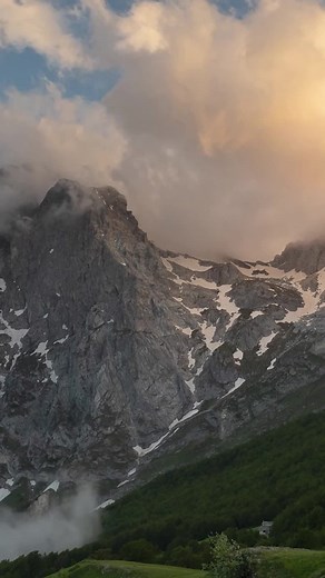 Exploring the stunning landscapes of Italy! From rolling hills to breathtaking coastline, this country never fails to amaze me. #italylandscape #ExploreItaly #ItalianViews #TravelItaly #SeeItaly #BeautifulItaly #NatureLovers #TravelPhotography #Wanderlust #BucketList #VacationGoals #ItalianHoliday #LandscapesOfItaly #MediterraneanBeauty #OutdoorAdventures #ItalyTravel