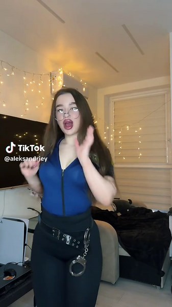 aleksandriey (@aleksandriey)’s videos with WOOP WOOP THATS THE SOUND OF DA POLICE - 🪐🐌ᴘʟᴜᴛᴏᴍᴇʟᴀɴɪᴇ🐌🪐