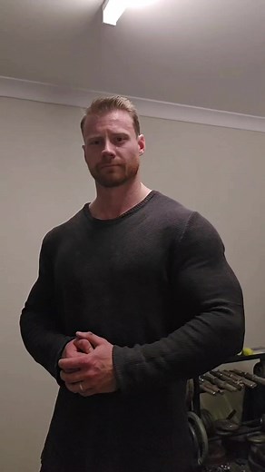 #nerdgym #nerd #chestday #chest #dumbells #pump #homeworkout #training #gymculture