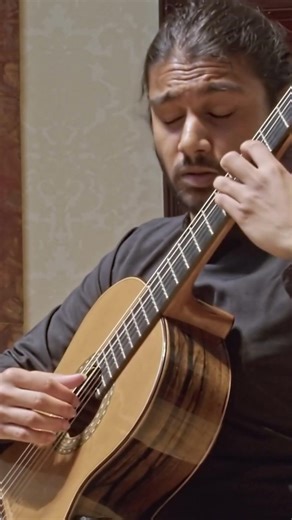 The grandeur of Spanish Classicism on Guitar