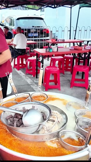 Beef bone soup, with braised goods, this pot of "beef head vegetable" is invincible