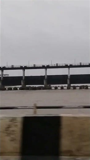 Dam Open the gate heavy rainfall floods in Latur Dangers