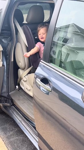 Marleigh got to sing twinkle twinkle with her new friend! #fypchallenge | The Yeet Baby