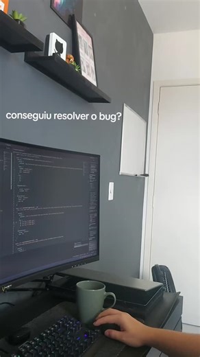 Brendon Wallace on Instagram: "Resolvido 👍🏼 #tech #humor #programador #meme #tecnologia"
