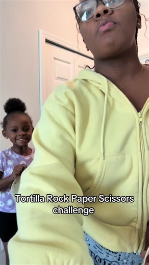 ‘ Tortilla Rock Paper Scissors challenge 😂😂😂😂 #fypシ #gamechallenge #funnymoments 🤏🏽