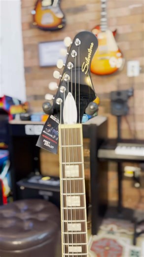 Stunning Silvertone 1478!🔥 #Repost @pepismusic Chequen esta @silvertoneguitars 1478 en acabado negro 😎. Pedido especial para un cliente y amigo muy especial. Disfruta la fruta!!! 🍇 #silvertoneguitars #silvertone1478 #therootsofrock #elwctricguitar #guitarplayer | Silvertone Guitars