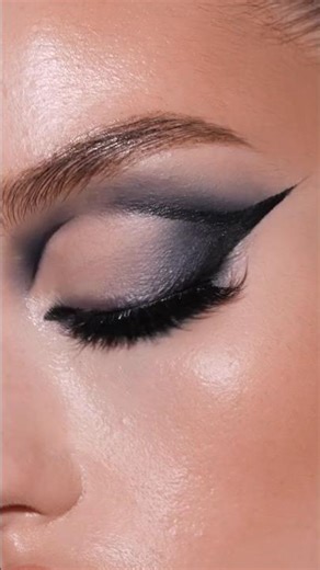 DRAMATIC smokey cutcreaseeye makeup🔥blacksmokey eyemakeup #softglamlook #makeuptutorial #shortsfeed