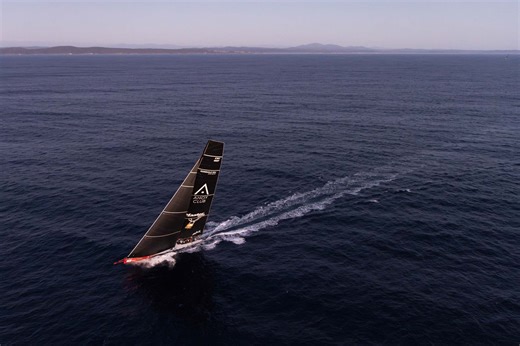 80th Sydney Hobart: Masterlock Comanche claws back