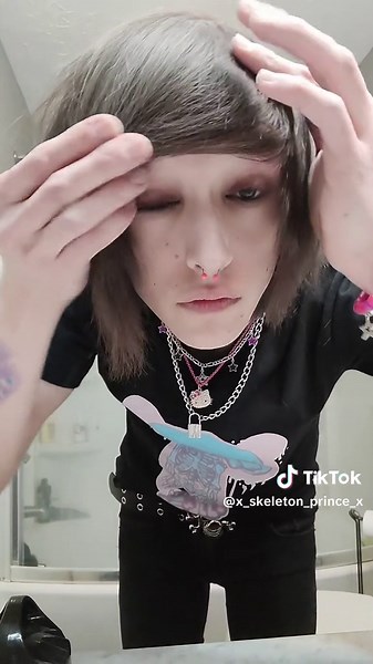 How to Style Scene Hair: Step-By-Step Tutorial