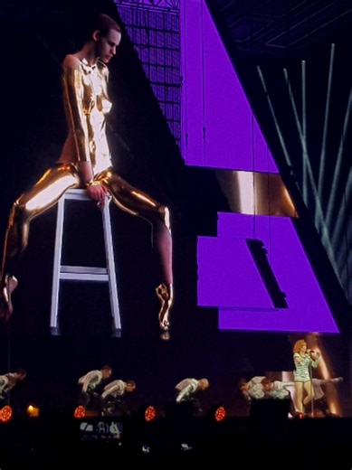 Mylène Farmer - Histoires de fesses ( Live 2019 ) ! #MyleneFarmer #HistoiresDeFesses #Live2019 #Show #LaDefenseArena