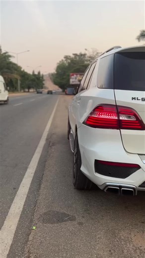 2013 Mercedes Benz ML63 AMG Review: Powerful Performance and Luxury Features