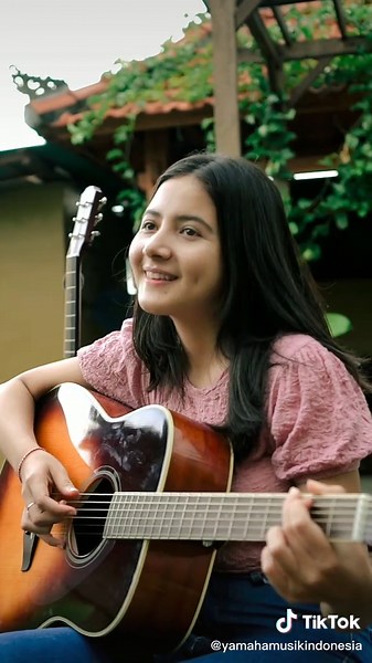 Explorasi Gitar Yamaha Bersama Bulan Sutena | YamahaMusikID