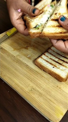 Cheesy Garlic Bread Recipe | Easy & Crispy Garlic Bread at Home 🧄🧀