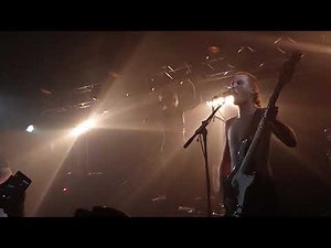 Amyl and The Sniffers - Mole (Sniff Sniff) + Some Mutts (Can't Be Muzzled) - Paris - 27/05/2019