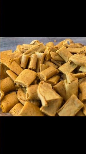 EASY 4 Ingredients or Less Dog Treats! DIY for a Happy Tummy