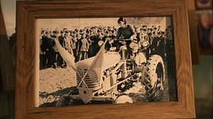 Forced into marriage at the age of 12, Liang Jun eventually escaped and became China’s first licensed female tractor driver. Her story encompasses both China’s agricultural modernization and individual liberation. Liang’s son, Wang Yanbing, shares his mother’s story with us. Let’s take a look. #ChinaModernization | CGTN China24