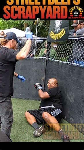 His turtle game was on point #heavyweights #Davidvsgoliath #boxing #fight | Steve Hagara