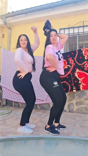 OLE LAS GITANAS GUAPAS BAILANDO RUMBA FLAMENCA 💃💃💙❤️💚#artegitano #rumba #gypsy #dance #girl #gitane