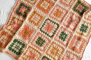 Larksfoot Granny Square Crochet Pattern - Burgundy and Blush