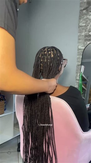 📍Meadowlands zone 6 Housecalls around Soweto, Roodepoort and Randburg Style: Small Knotless Braids, Thigh length Braider: Tshego November slots are available #soweto #roodepoort #tribalbraids #knotlessbraids #braids | t_tbeautylounge