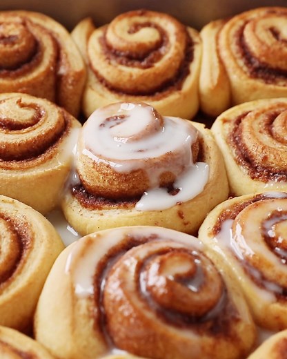 Cinnamon Roll weather has arrived! Perfect time to bake this classic recipe. Made with Fleischmann’s® RapidRise® Instant Yeast it’s a go-to in any season! 📸 @BromaBakery Why It’s a Great Bake: Super fluffy and packed with cinnamon flavor Recipe link below! https://www.fleischmannsyeast.com/recipe/homemade-cinnamon-rolls/ | Fleischmann's Yeast