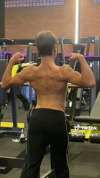 Futuro Classic? 🌱 . #gym #fyp #viral #gymtok #academia #musculação #shape