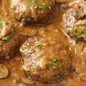 8.5M views · 32K reactions | Hamburger Steak and Gravy - a satisfying family-favorite meal that only uses less ingredients without compromising the taste. And that sauce is to-die-for!! ;) RECIPE: https://www.africanbites.com/hamburger-steak-gravy/ | Immaculatebites | Facebook