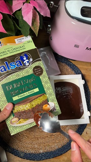 Tu veux goûter mon brownie🥴 . . #dessert #chocolat dubaï style brownies pistache Alsa | Tony Bouge