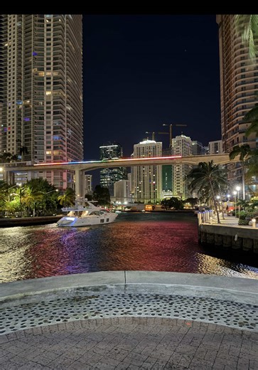 Exploring the Stunning Miami Skyline at Night