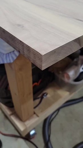 💥Follow along for more builds, tools, and tips! #woodwork #woodcraft #woodworker #woodworking #garagewoodshop #maker #diy #woodworkingtips #walnut #modernbuilds #diningtable | Danmadewoodworking