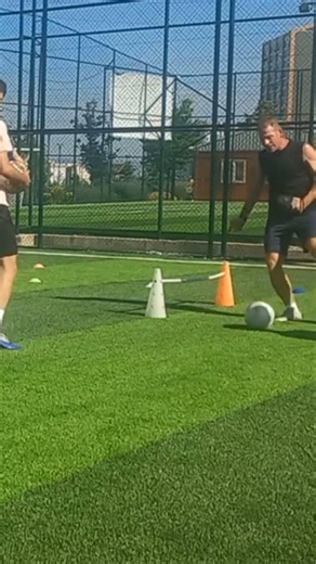 Stoper Çalismasi: Doğru kafa vuruşu nasıl yapılır..( lütfen sonuna kadar izle) #football #stoper