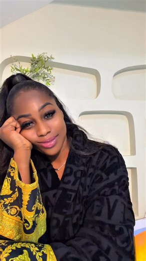 Lilian Afegbai on Instagram: "Gist plenty na time I nor get 🤦🏻‍♀️😂😂 Welcome to December 💃🏽💃🏽💃🏽💃🏽💃🏽 Check story for my Uk baddies 😝"