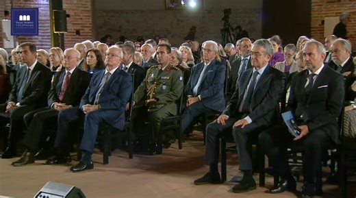 As we look forward to the anticipated reveal of the “Culture Compass for Europe” this week, our Secretary General Sneška Quaedvlieg-Mihailović provided a powerful call to action during her acceptance speech at the Empress Theophano Prize Ceremony, held last Thursday at the Rotunda of Thessaloniki, Greece. 💬 “We must seize this unique opportunity to place culture and cultural heritage finally where they belong — at the very centre of the European project.” Read more about Europa Nostra receiving