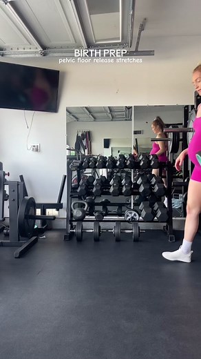 BIRTH PREP! Let’s chat about it! You’ve probably seen a million videos of people bouncing on a yoga ball in those last weeks, which is a great tool! But also focus on pelvic floor relaxation stretches like these above can truly help you within the birth process! Within these stretches, you want to focus on relaxing your pelvic floor in order to help your baby pass through! I started adding these into my routine (i usually do them at the end of my workout!) around 35 weeks to help prep my pelvic 