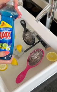 307K views · 622 reactions | this is why you wash your brushes woman takes her hair brushes and makeup brushes and cleans them in her bathroom sink with lemons, baking soda and soap. the transformation is incredible, so much dirt comes out of the brushes and they are so clean. | Janelle & Kate | Facebook