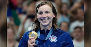 Katie Ledecky wins 1,500-meter, ties Jenny Thompson for most gold medals by American woman with 8