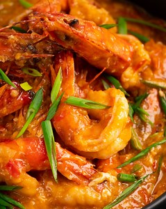 Singapore-style Chilli Prawns 🍤—my easy, at-home twist on a classic! Sweet, glossy tomato sauce and juicy prawns… pure heaven in a bowl! 😍✨ | Marion Cooks Asian Food Classics