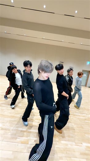 TOMORROW X TOGETHER OFFICIAL on Instagram: "going full power like 🚀 #TalktoYou_Challenge #연준 #YEONJUN #NOLABELS_PART01 #TalktoYou #투모로우바이투게더 #TOMORROW_X_TOGETHER #TXT"