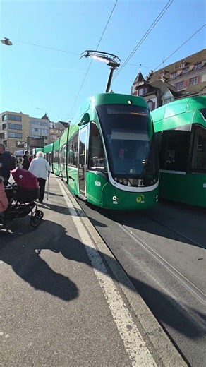 Einfahrt der Linie 14➡️Dreirosenbrücke#tram #tramspotting #bvb #tramspotter