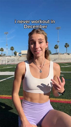 Siena Palicke on Instagram: "Between holiday travel✈️ and marathon prep🏃🏼‍♀️ for 2026, I’m just focused on staying consistent, and @gnclivewell has fit right into that routine :) #TeamGNC #GNCPartner"