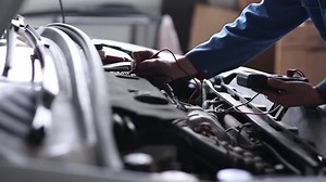 clip-15543871-professional-car-mechanic-auto-repair-concept