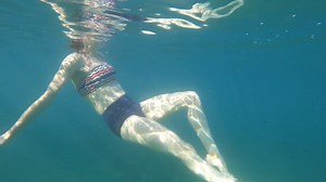 女士 水下 潜水 - Free video on Pixabay