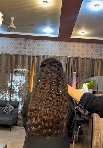 ✨✨𝗣𝗔𝗞𝗣𝗔𝗧𝗧𝗔𝗡 perming first time😍😍🔥 #foryoupage#trending#tiktok#100kviews#pakpattan Contact us to Book your appointment❤️✨