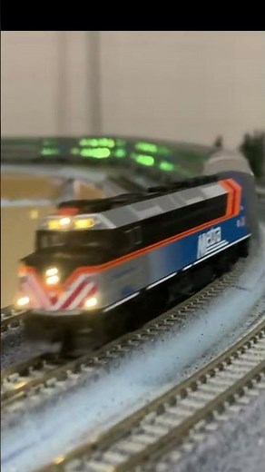 KATO N scale Chicago Metra commuter￼ train