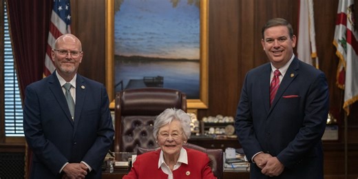 Gov. Ivey signs bill creating pathway for Alabama veterans to teach