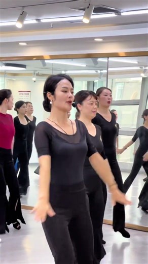 After correcting your posture, do a full body rotation. Your body becomes pretty #Shorts #wanyomori