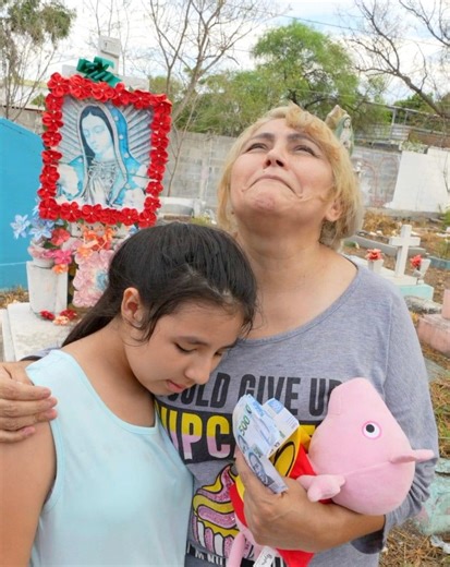 3.8M views · 174K reactions | Millonario pone a prueba a niña de la calle con un juguete y le regala el último deseo de su hermanita | Entérate de algo | Facebook