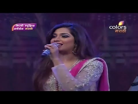 Shreya Ghoshal at Mirchi Music Awards Marathi 2015