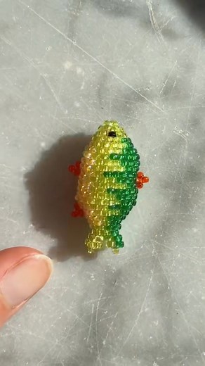 Create your own 3D beaded fish! Learn odd‑count peyote, brick & zipping! | Mindofjulia